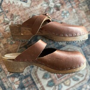 Leather Close toe Tessa Clog Wood Base women’s size 38